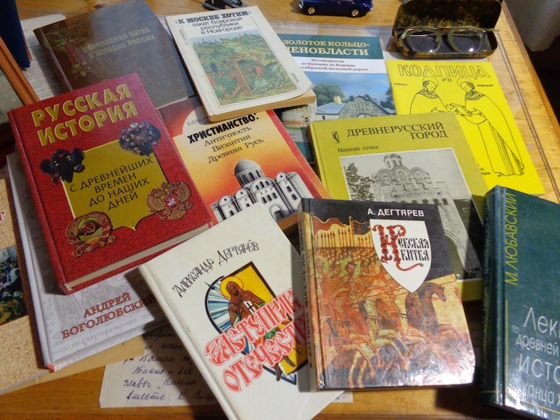 Книги в дар библиотеке ИКЦ Самолва